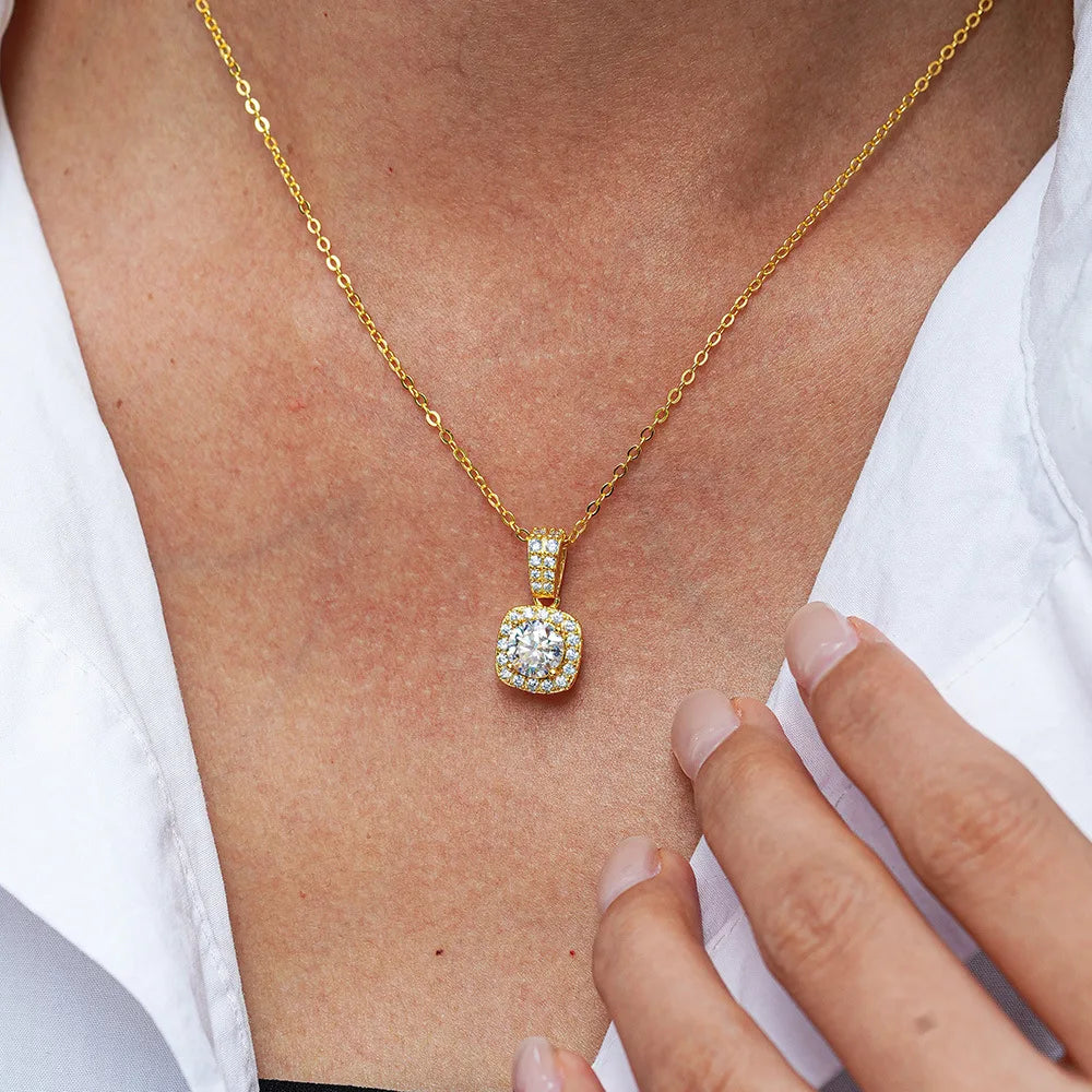 Luxury 100% Real 18k Gold Women's Classic Square Pendant Moissanite Diamond Pendant Necklace