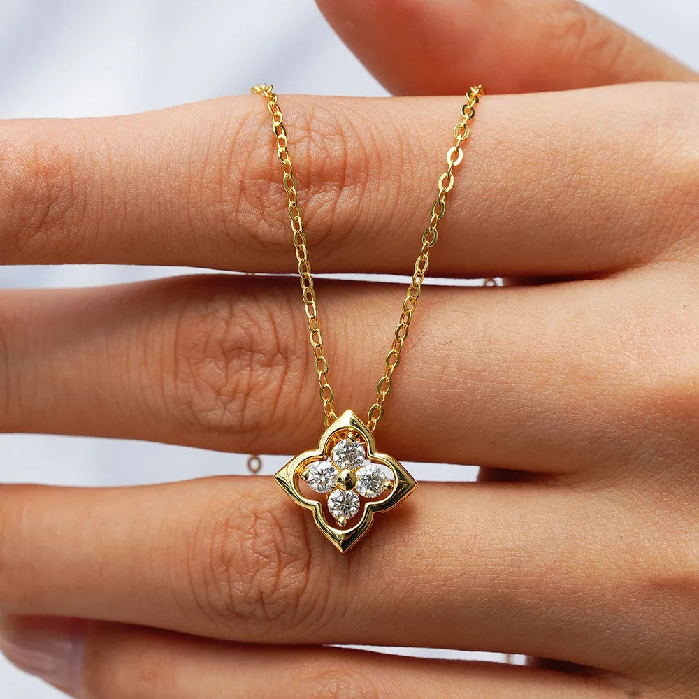 Luxury 100% Real 18k Gold Women's Transporter Lucky Grass Pendant Moissanite Diamond Necklace