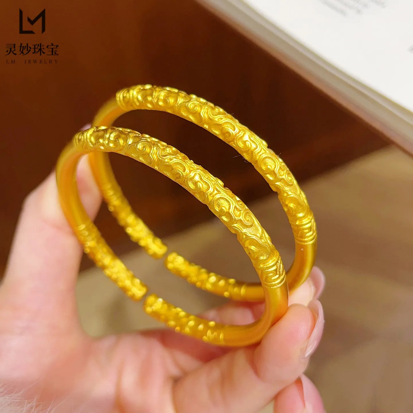 Elegant Hand-Carved Round Golden Hoop Stick Open Bracelet Women 24K Gold AU999 Comfortable and Attractive