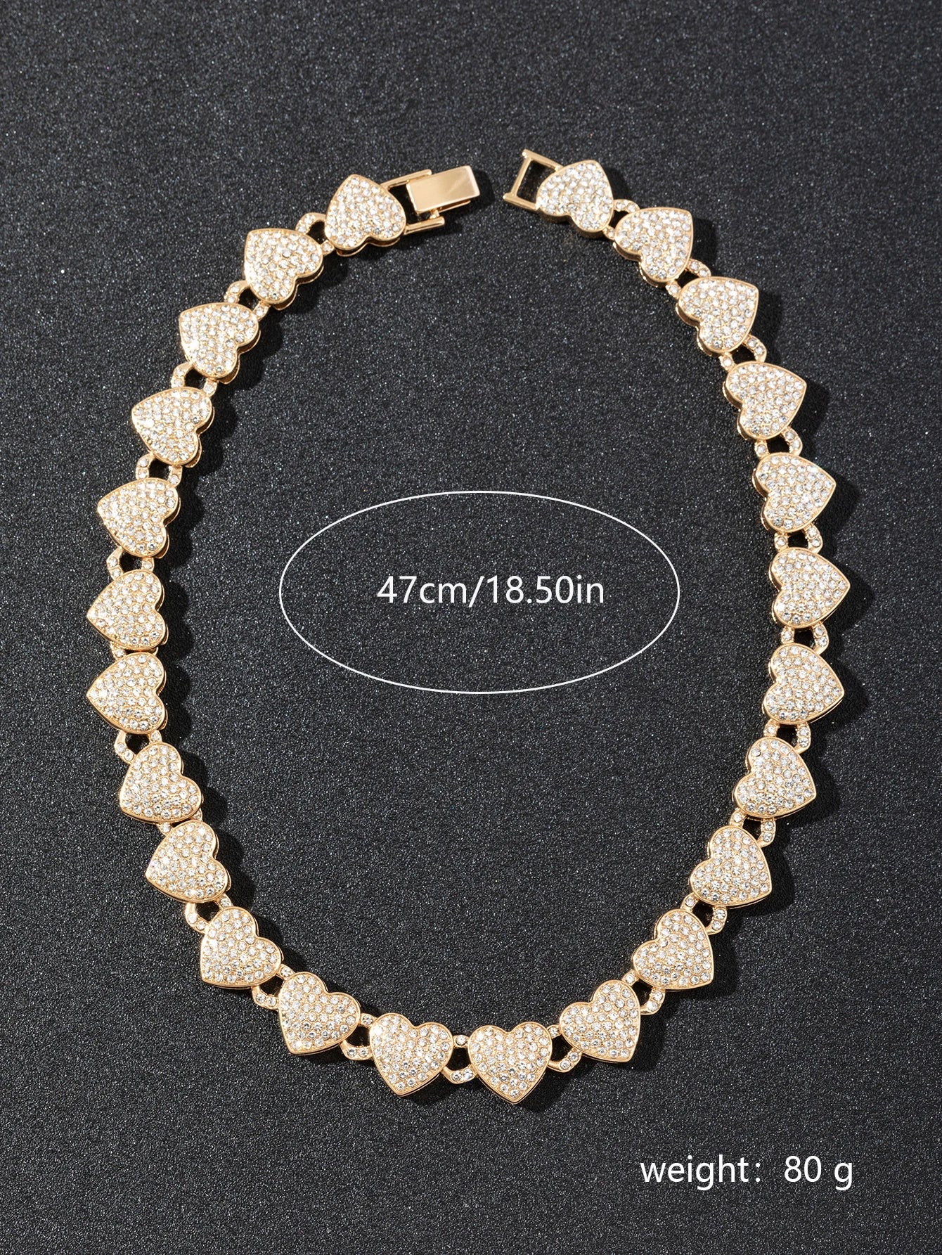 This is a heart-shaped necklace with a unique hip-hop style for men and women. It is a fashionable accessory for parties and gat