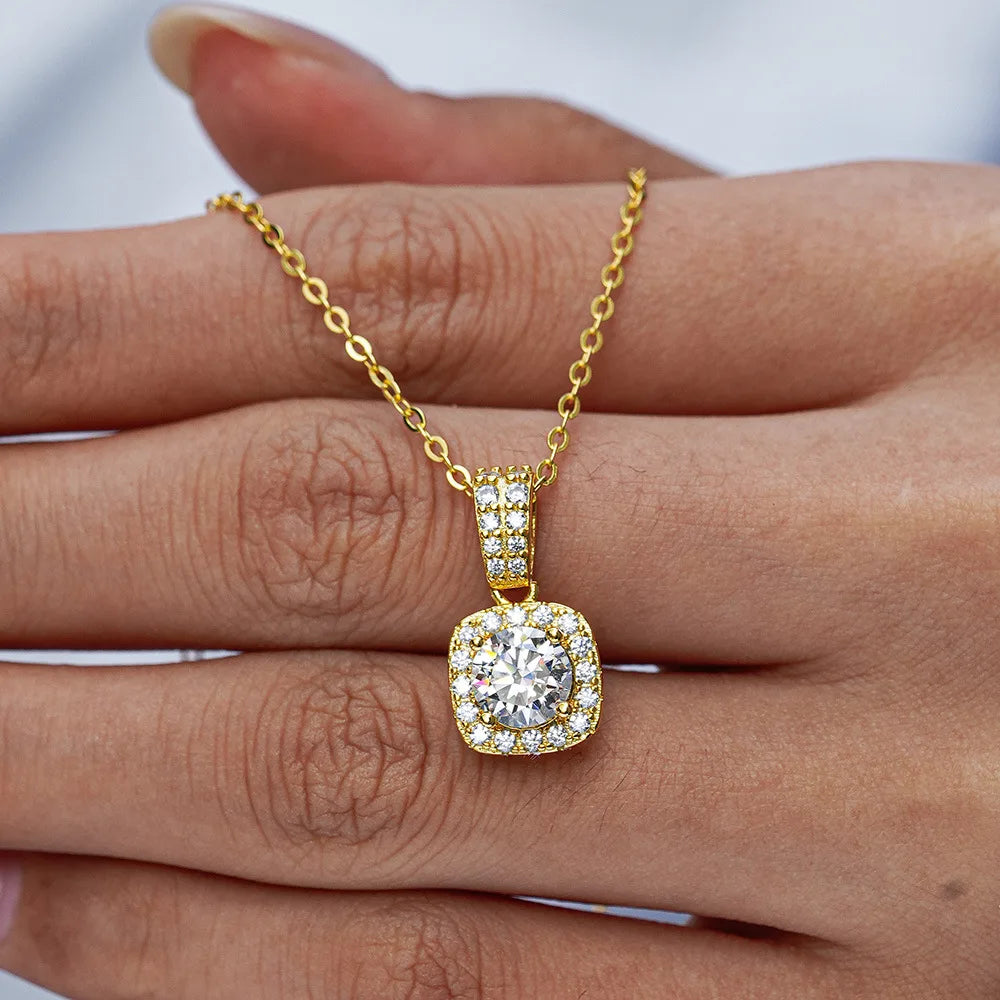 Luxury 100% Real 18k Gold Women's Classic Square Pendant Moissanite Diamond Pendant Necklace