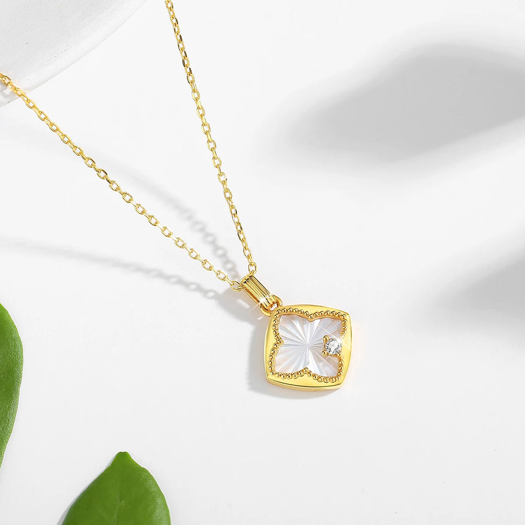 18K Gold Lucky Four Leaf Clover Pendant Necklace AU750 Natural Seashell Jewelry 100% Genuine for Women Anniversary Fine Gifts