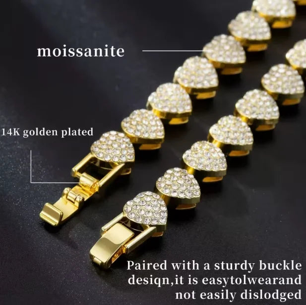 A unique, fashionable, elegant and simple design of a heart-shaped necklace for women, a gift for teachers and a necklace for me
