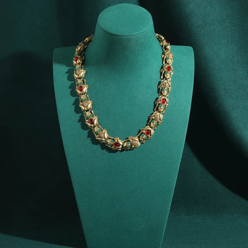 Vintage Retro Toad Choker Necklaces Women Colored Red Green Glass Antique Gold Color Accessories Party Wedding Gift 2025 New