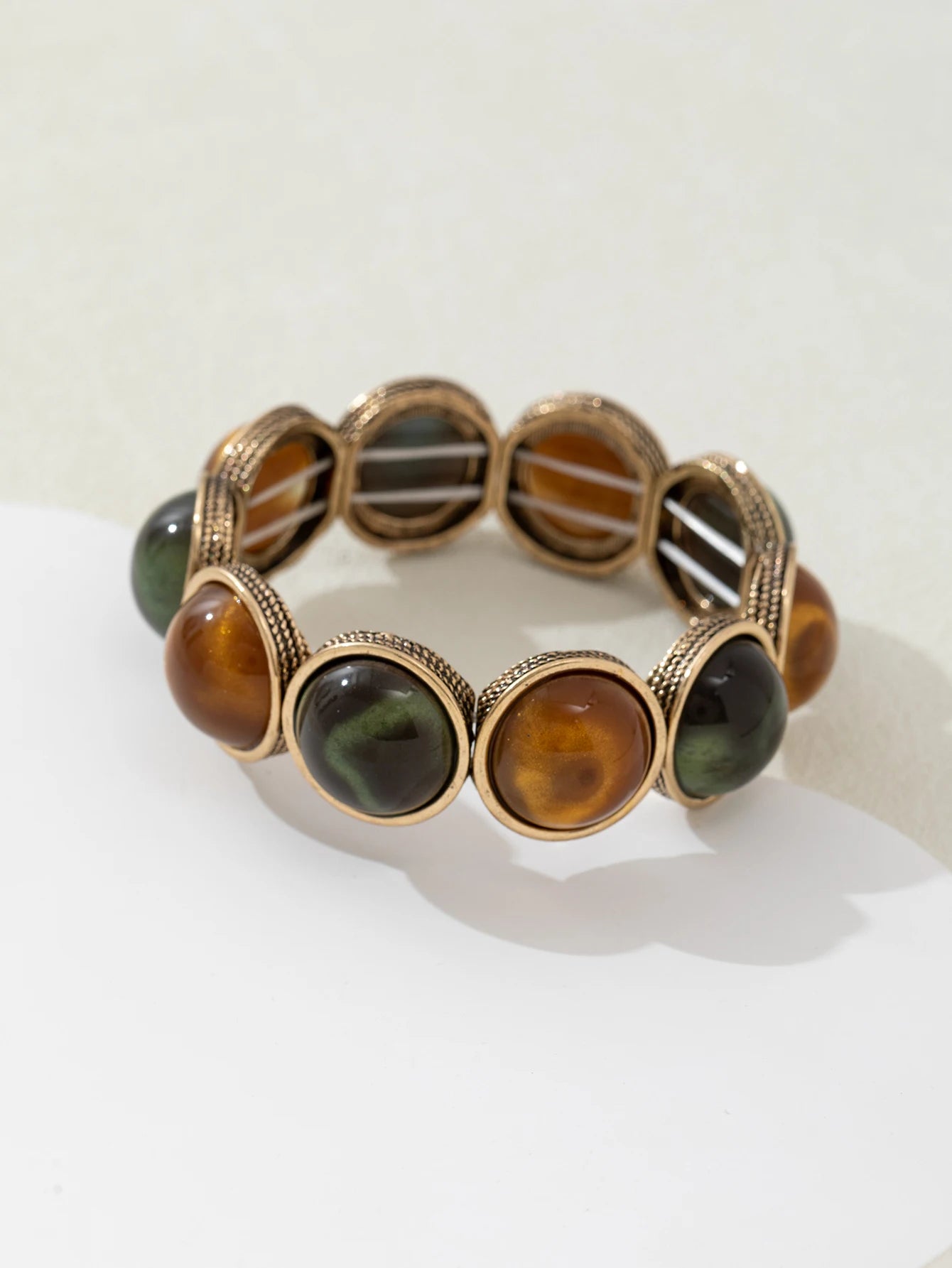 1 acrylic bracelet in a round shape with various colors and sizes, perfectly fitting the styles. It's a fashionable accessory fo