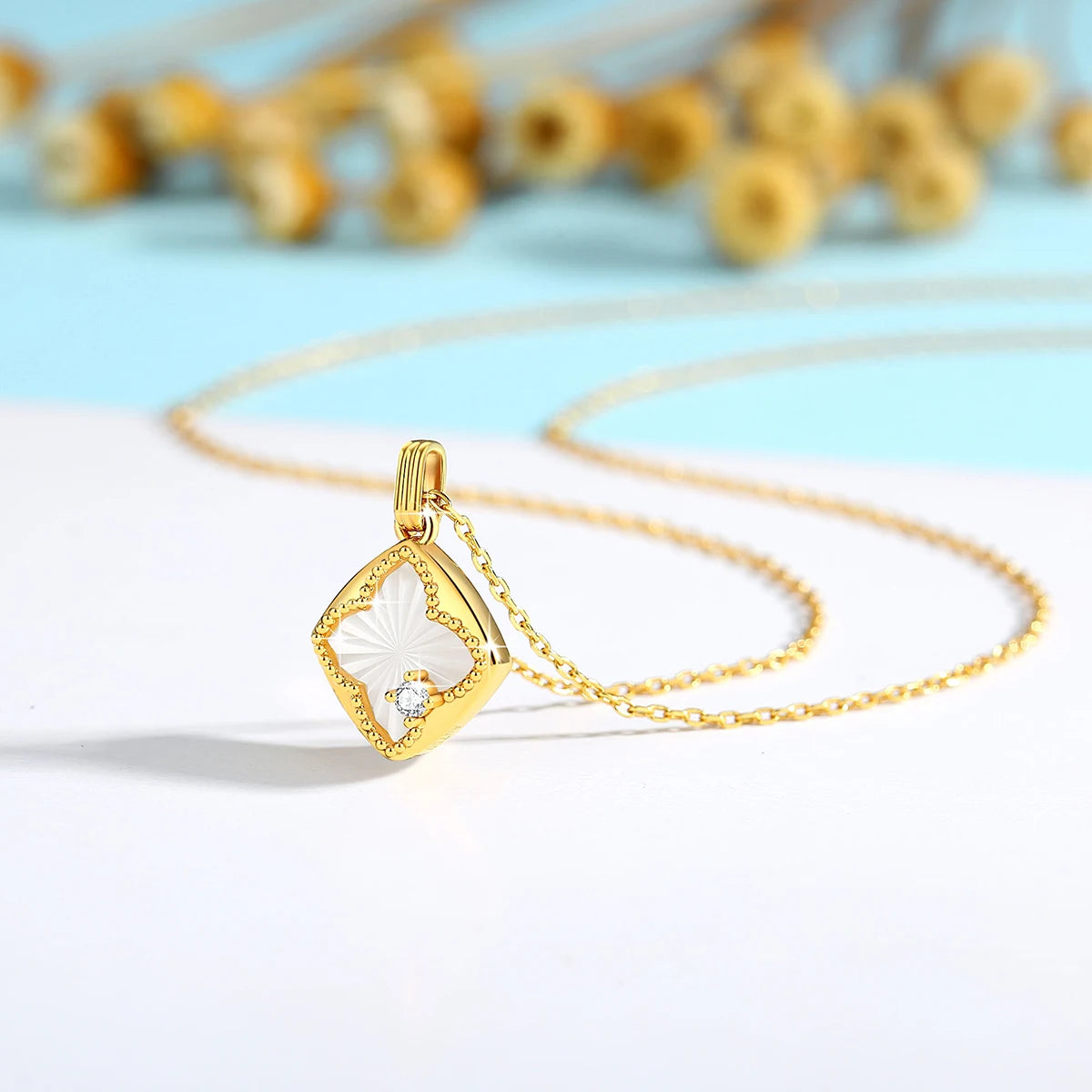 18K Gold Lucky Four Leaf Clover Pendant Necklace AU750 Natural Seashell Jewelry 100% Genuine for Women Anniversary Fine Gifts