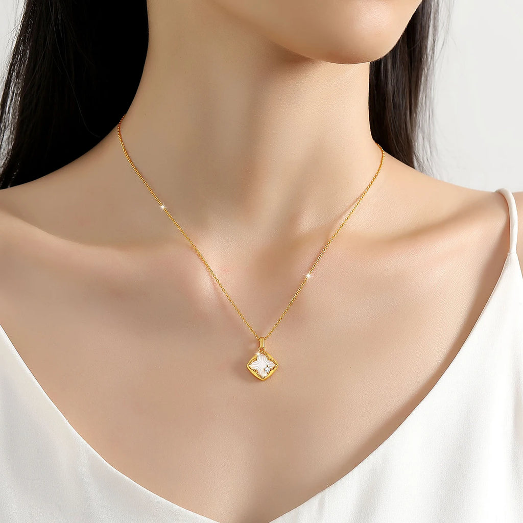 18K Gold Lucky Four Leaf Clover Pendant Necklace AU750 Natural Seashell Jewelry 100% Genuine for Women Anniversary Fine Gifts